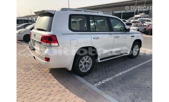 Acheter Import Voiture Toyota Land Cruiser Blanc à Import - Dubai, Artibonite Acheter Import Voiture Toyota Land Cruiser Blanc à Import - Dubai, Artibonite