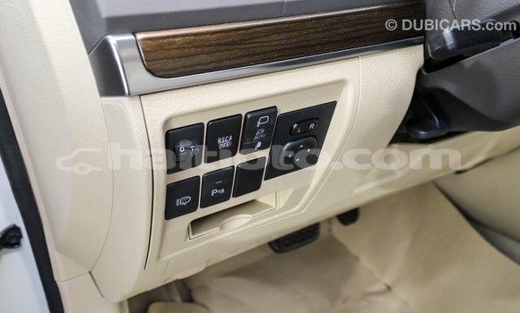 Acheter Import Voiture Toyota Land Cruiser Blanc à Import - Dubai, Artibonite Acheter Import Voiture Toyota Land Cruiser Blanc à Import - Dubai, Artibonite