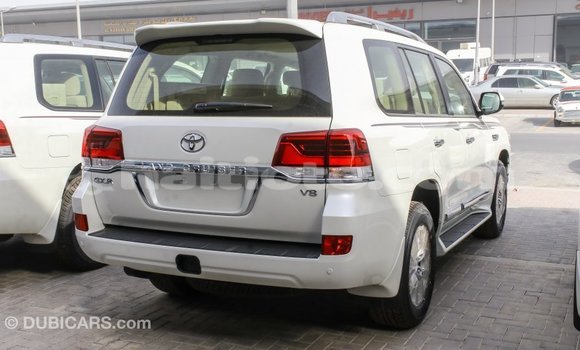 Acheter Import Voiture Toyota Land Cruiser Blanc à Import - Dubai, Artibonite Acheter Import Voiture Toyota Land Cruiser Blanc à Import - Dubai, Artibonite