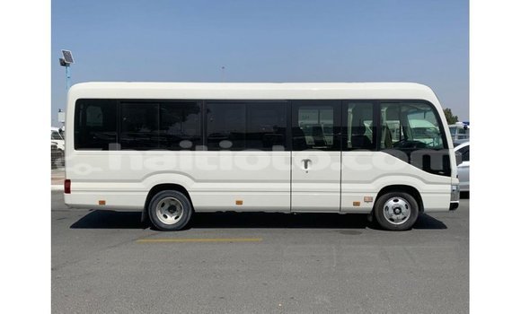 Acheter Import Voiture Toyota Coaster Blanc à Import - Dubai, Artibonite Acheter Import Voiture Toyota Coaster Blanc à Import - Dubai, Artibonite