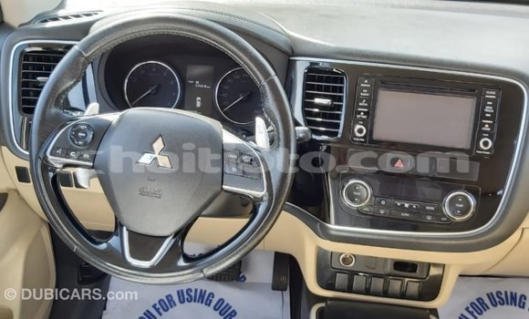 Acheter Import Voiture Mitsubishi Outlander Blanc à Import - Dubai, Artibonite Acheter Import Voiture Mitsubishi Outlander Blanc à Import - Dubai, Artibonite