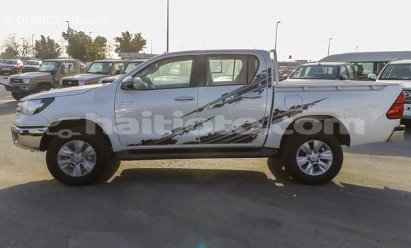 Acheter Import Voiture Toyota Hilux Blanc à Import - Dubai, Artibonite Acheter Import Voiture Toyota Hilux Blanc à Import - Dubai, Artibonite