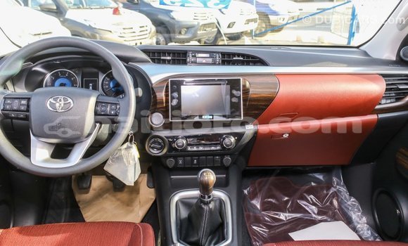 Acheter Import Voiture Toyota Hilux Blanc à Import - Dubai, Artibonite Acheter Import Voiture Toyota Hilux Blanc à Import - Dubai, Artibonite