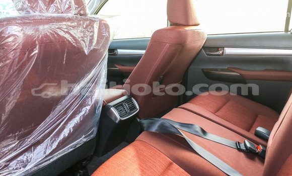 Acheter Import Voiture Toyota Hilux Blanc à Import - Dubai, Artibonite Acheter Import Voiture Toyota Hilux Blanc à Import - Dubai, Artibonite