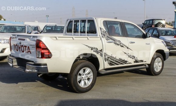 Acheter Import Voiture Toyota Hilux Blanc à Import - Dubai, Artibonite Acheter Import Voiture Toyota Hilux Blanc à Import - Dubai, Artibonite
