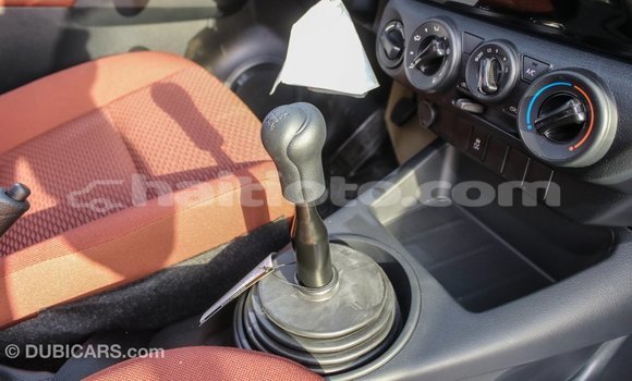 Acheter Import Voiture Toyota Hilux Blanc à Import - Dubai, Artibonite Acheter Import Voiture Toyota Hilux Blanc à Import - Dubai, Artibonite