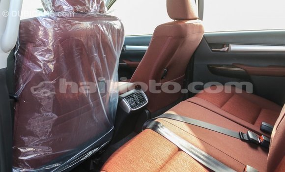 Acheter Import Voiture Toyota Hilux Blanc à Import - Dubai, Artibonite Acheter Import Voiture Toyota Hilux Blanc à Import - Dubai, Artibonite