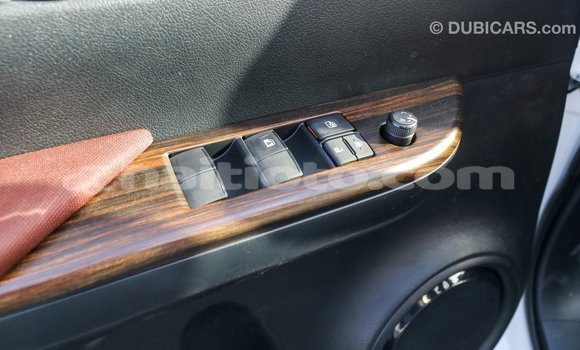 Acheter Import Voiture Toyota Hilux Blanc à Import - Dubai, Artibonite Acheter Import Voiture Toyota Hilux Blanc à Import - Dubai, Artibonite