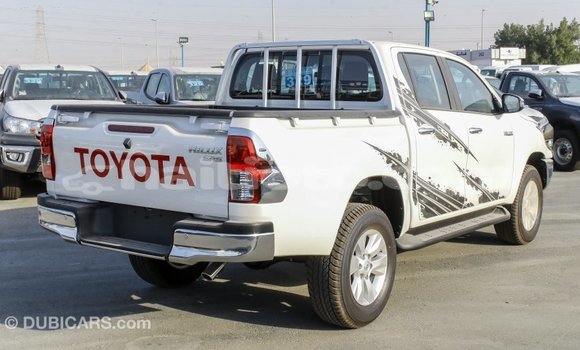 Acheter Import Voiture Toyota Hilux Blanc à Import - Dubai, Artibonite Acheter Import Voiture Toyota Hilux Blanc à Import - Dubai, Artibonite