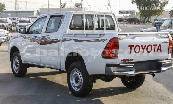 Acheter Import Voiture Toyota Hilux Blanc à Import - Dubai, Artibonite Acheter Import Voiture Toyota Hilux Blanc à Import - Dubai, Artibonite