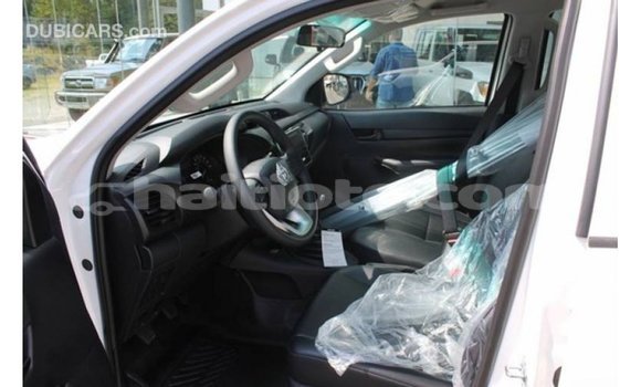 Buy Import Toyota Hilux White Car in Import - Dubai in Artibonite Buy Import Toyota Hilux White Car in Import - Dubai in Artibonite