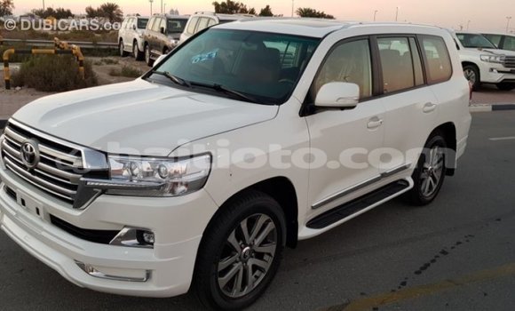 Acheter Import Voiture Toyota Land Cruiser Blanc à Import - Dubai, Artibonite Acheter Import Voiture Toyota Land Cruiser Blanc à Import - Dubai, Artibonite