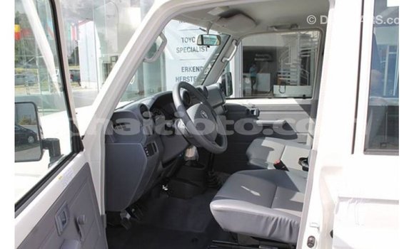 Buy Import Toyota Land Cruiser White Car in Import - Dubai in Artibonite Buy Import Toyota Land Cruiser White Car in Import - Dubai in Artibonite
