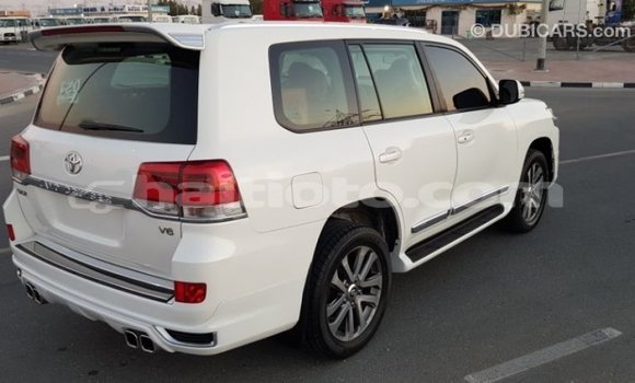 Acheter Import Voiture Toyota Land Cruiser Blanc à Import - Dubai, Artibonite Acheter Import Voiture Toyota Land Cruiser Blanc à Import - Dubai, Artibonite