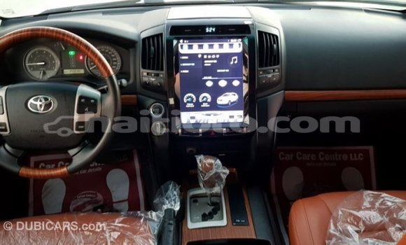 Acheter Import Voiture Toyota Land Cruiser Blanc à Import - Dubai, Artibonite Acheter Import Voiture Toyota Land Cruiser Blanc à Import - Dubai, Artibonite