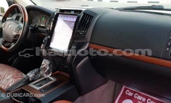 Acheter Import Voiture Toyota Land Cruiser Blanc à Import - Dubai, Artibonite Acheter Import Voiture Toyota Land Cruiser Blanc à Import - Dubai, Artibonite