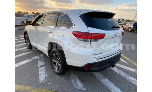 Acheter Import Voiture Toyota Highlander Blanc à Import - Dubai, Artibonite Acheter Import Voiture Toyota Highlander Blanc à Import - Dubai, Artibonite