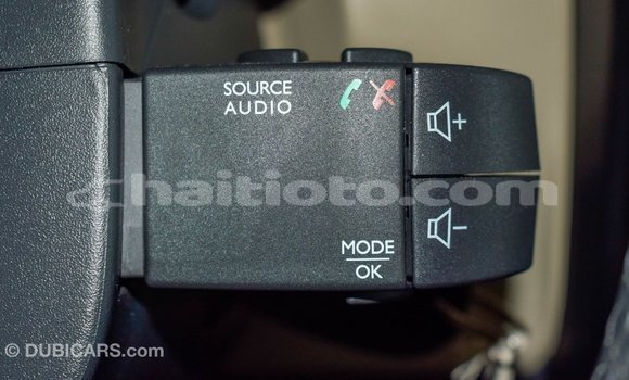 Acheter Import Voiture Renault Duster Blanc à Import - Dubai, Artibonite Acheter Import Voiture Renault Duster Blanc à Import - Dubai, Artibonite