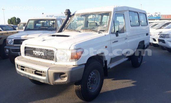 Acheter Import Voiture Toyota Land Cruiser Blanc à Import - Dubai, Artibonite Acheter Import Voiture Toyota Land Cruiser Blanc à Import - Dubai, Artibonite