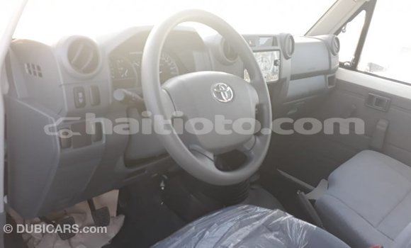 Acheter Import Voiture Toyota Land Cruiser Blanc à Import - Dubai, Artibonite Acheter Import Voiture Toyota Land Cruiser Blanc à Import - Dubai, Artibonite