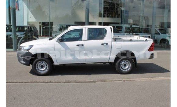 Acheter Import Voiture Toyota Hilux Blanc à Import - Dubai, Artibonite Acheter Import Voiture Toyota Hilux Blanc à Import - Dubai, Artibonite