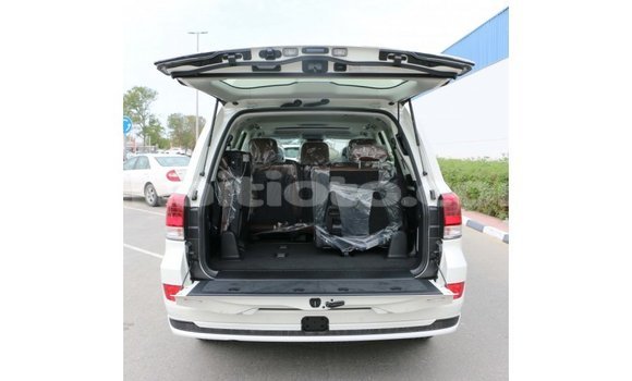 Acheter Import Voiture Toyota Land Cruiser Blanc à Import - Dubai, Artibonite Acheter Import Voiture Toyota Land Cruiser Blanc à Import - Dubai, Artibonite