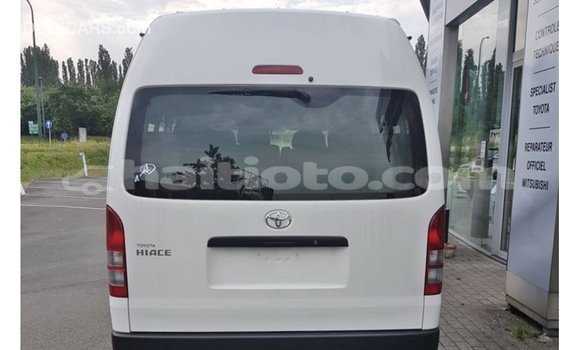Acheter Import Voiture Toyota Hiace Blanc à Import - Dubai, Artibonite Acheter Import Voiture Toyota Hiace Blanc à Import - Dubai, Artibonite