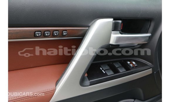 Acheter Import Voiture Toyota Land Cruiser Blanc à Import - Dubai, Artibonite Acheter Import Voiture Toyota Land Cruiser Blanc à Import - Dubai, Artibonite