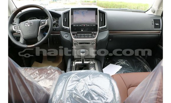 Acheter Import Voiture Toyota Land Cruiser Blanc à Import - Dubai, Artibonite Acheter Import Voiture Toyota Land Cruiser Blanc à Import - Dubai, Artibonite