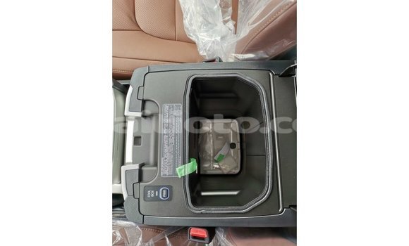 Acheter Import Voiture Toyota Land Cruiser Blanc à Import - Dubai, Artibonite Acheter Import Voiture Toyota Land Cruiser Blanc à Import - Dubai, Artibonite