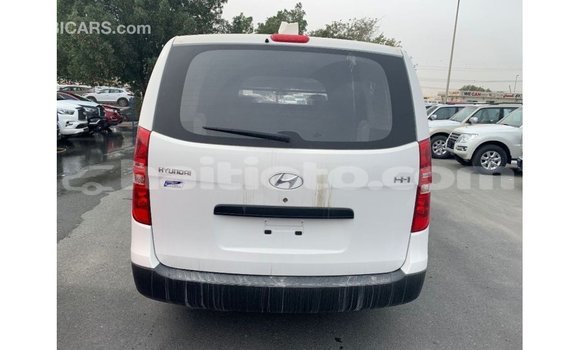 Acheter Import Voiture Hyundai Cargo Blanc à Import - Dubai, Artibonite Acheter Import Voiture Hyundai Cargo Blanc à Import - Dubai, Artibonite