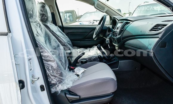 Acheter Import Voiture Mitsubishi L200 Blanc à Import - Dubai, Artibonite Acheter Import Voiture Mitsubishi L200 Blanc à Import - Dubai, Artibonite