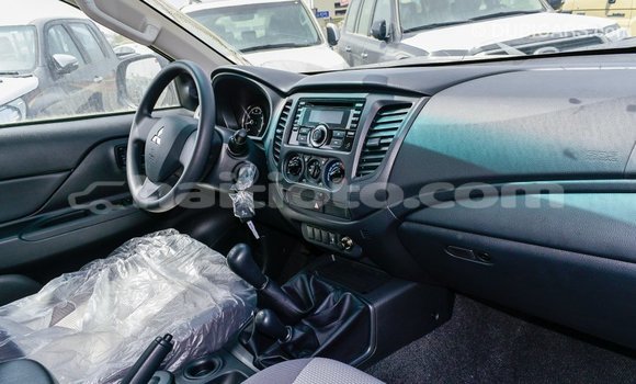 Acheter Import Voiture Mitsubishi L200 Blanc à Import - Dubai, Artibonite Acheter Import Voiture Mitsubishi L200 Blanc à Import - Dubai, Artibonite