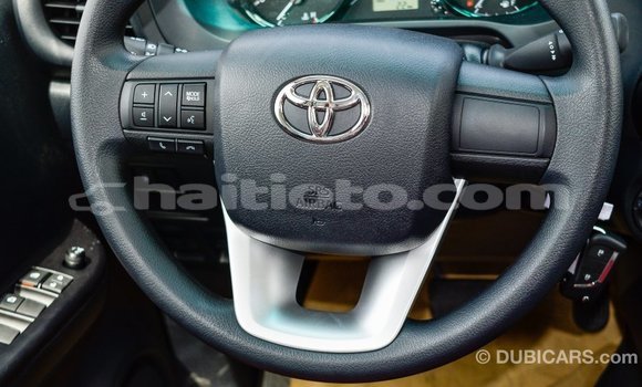Acheter Import Voiture Toyota Hilux Blanc à Import - Dubai, Artibonite Acheter Import Voiture Toyota Hilux Blanc à Import - Dubai, Artibonite
