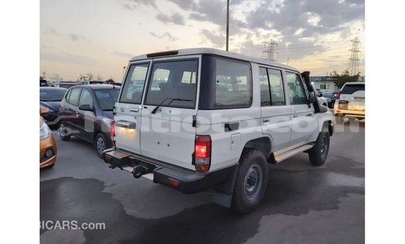 Acheter Import Voiture Toyota Land Cruiser Blanc à Import - Dubai, Artibonite Acheter Import Voiture Toyota Land Cruiser Blanc à Import - Dubai, Artibonite