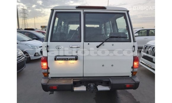 Acheter Import Voiture Toyota Land Cruiser Blanc à Import - Dubai, Artibonite Acheter Import Voiture Toyota Land Cruiser Blanc à Import - Dubai, Artibonite
