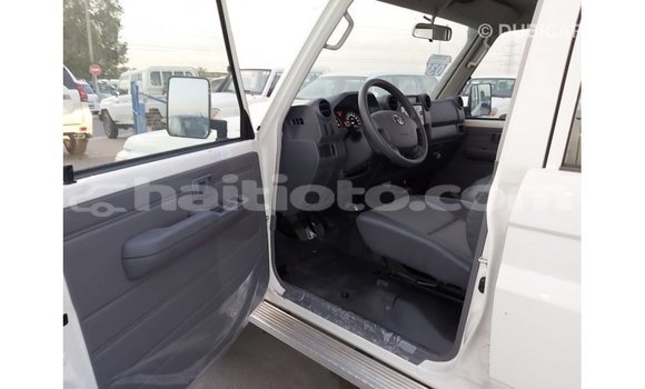 Acheter Import Voiture Toyota Land Cruiser Blanc à Import - Dubai, Artibonite Acheter Import Voiture Toyota Land Cruiser Blanc à Import - Dubai, Artibonite