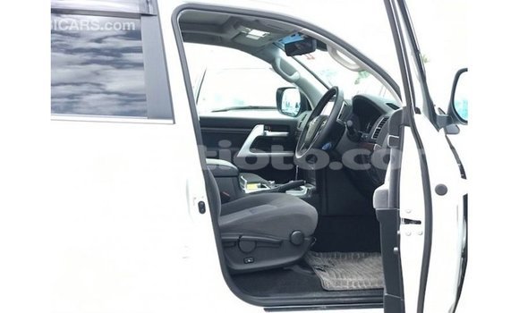 Acheter Import Voiture Toyota Land Cruiser Blanc à Import - Dubai, Artibonite Acheter Import Voiture Toyota Land Cruiser Blanc à Import - Dubai, Artibonite