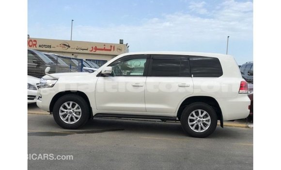 Acheter Import Voiture Toyota Land Cruiser Blanc à Import - Dubai, Artibonite Acheter Import Voiture Toyota Land Cruiser Blanc à Import - Dubai, Artibonite