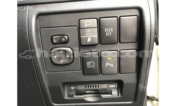 Acheter Import Voiture Toyota Land Cruiser Blanc à Import - Dubai, Artibonite Acheter Import Voiture Toyota Land Cruiser Blanc à Import - Dubai, Artibonite