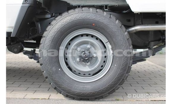 Acheter Import Voiture Toyota Land Cruiser Blanc à Import - Dubai, Artibonite Acheter Import Voiture Toyota Land Cruiser Blanc à Import - Dubai, Artibonite
