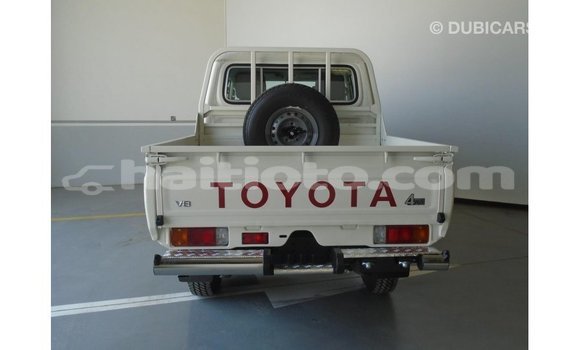 Acheter Import Voiture Toyota Land Cruiser Blanc à Import - Dubai, Artibonite Acheter Import Voiture Toyota Land Cruiser Blanc à Import - Dubai, Artibonite