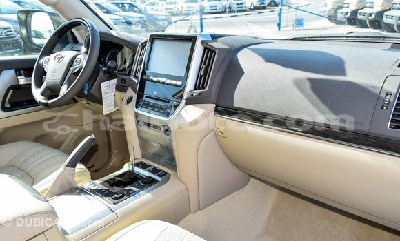 Acheter Import Voiture Toyota Land Cruiser Blanc à Import - Dubai, Artibonite Acheter Import Voiture Toyota Land Cruiser Blanc à Import - Dubai, Artibonite