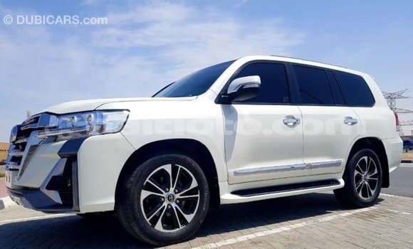 Acheter Import Voiture Toyota Land Cruiser Blanc à Import - Dubai, Artibonite Acheter Import Voiture Toyota Land Cruiser Blanc à Import - Dubai, Artibonite
