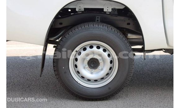 Acheter Import Voiture Toyota Hilux Blanc à Import - Dubai, Artibonite Acheter Import Voiture Toyota Hilux Blanc à Import - Dubai, Artibonite