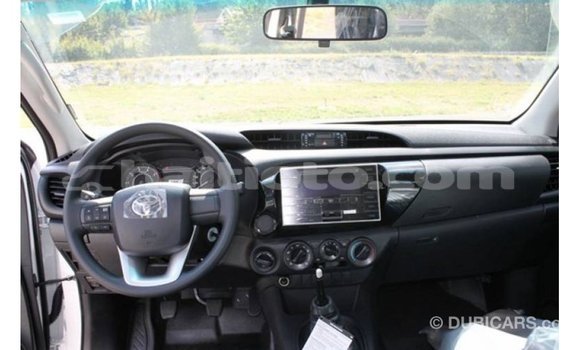 Acheter Import Voiture Toyota Hilux Blanc à Import - Dubai, Artibonite Acheter Import Voiture Toyota Hilux Blanc à Import - Dubai, Artibonite