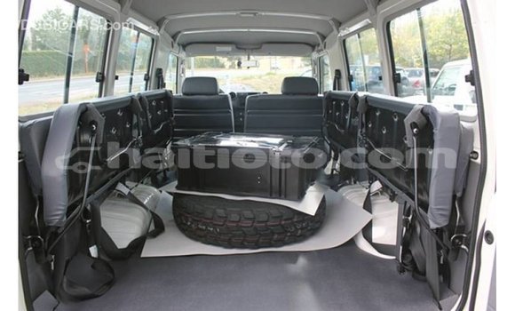 Acheter Import Voiture Toyota Land Cruiser Blanc à Import - Dubai, Artibonite Acheter Import Voiture Toyota Land Cruiser Blanc à Import - Dubai, Artibonite