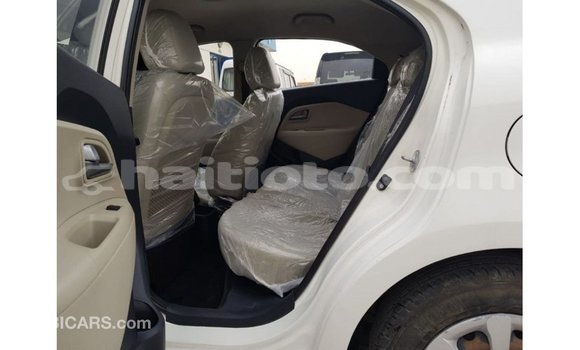 Acheter Import Voiture Kia Rio Blanc à Import - Dubai, Artibonite Acheter Import Voiture Kia Rio Blanc à Import - Dubai, Artibonite