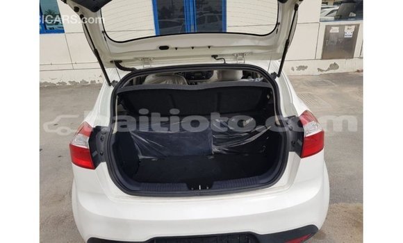 Acheter Import Voiture Kia Rio Blanc à Import - Dubai, Artibonite Acheter Import Voiture Kia Rio Blanc à Import - Dubai, Artibonite