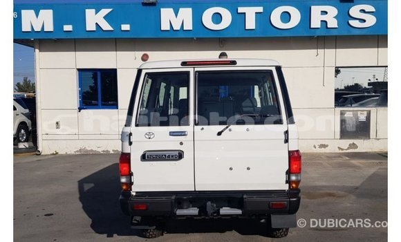 Acheter Import Voiture Toyota Land Cruiser Blanc à Import - Dubai, Artibonite Acheter Import Voiture Toyota Land Cruiser Blanc à Import - Dubai, Artibonite